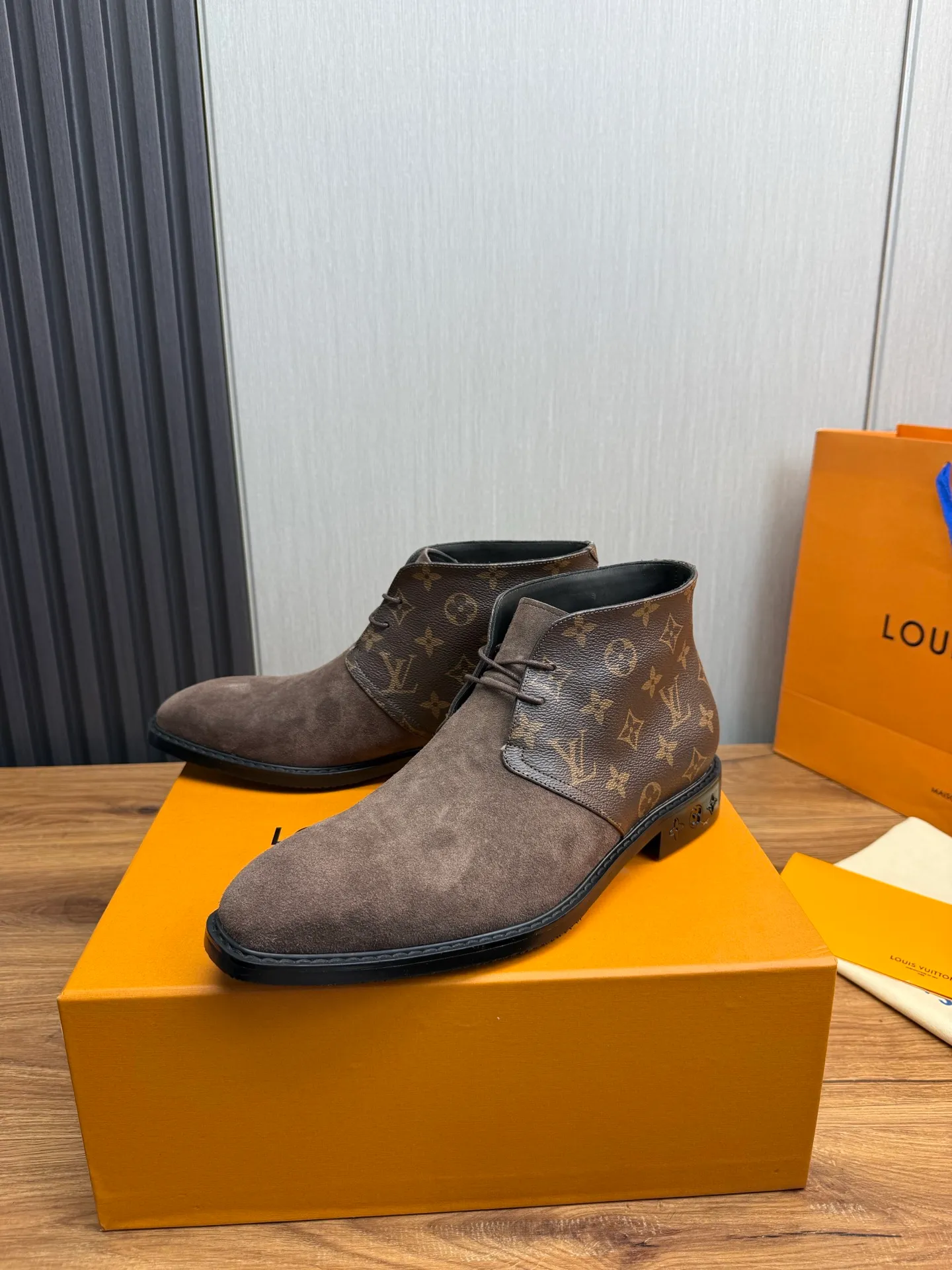Men's shoes 💰760💰 LV. - Men's business casual leather shoes, top quality cow products. 1:1 shipment ⬆️Luxury and noble 👞All imported original brand leather materials, just to create a more comfortable wearing experience, upper: original cowhide ➕Imported full cow lining, original outsole ✔️16-45 (38.45 non-returnable)